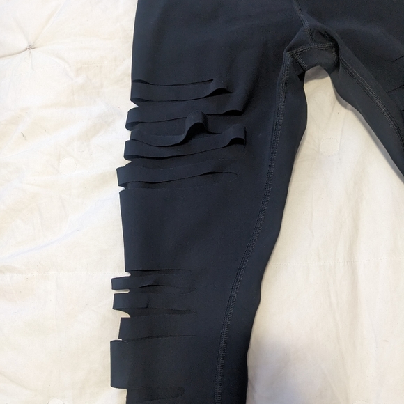New black Alo extreme ripped warrior legging - Picture 6 of 10